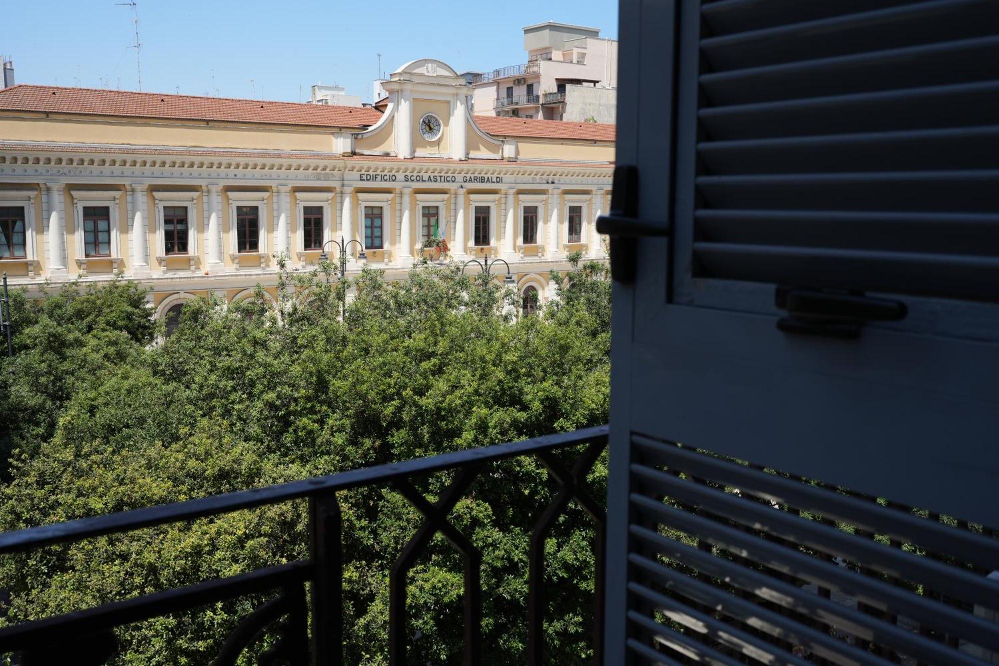Palazzo Manzoni Apartments Bari Zewnętrze zdjęcie
